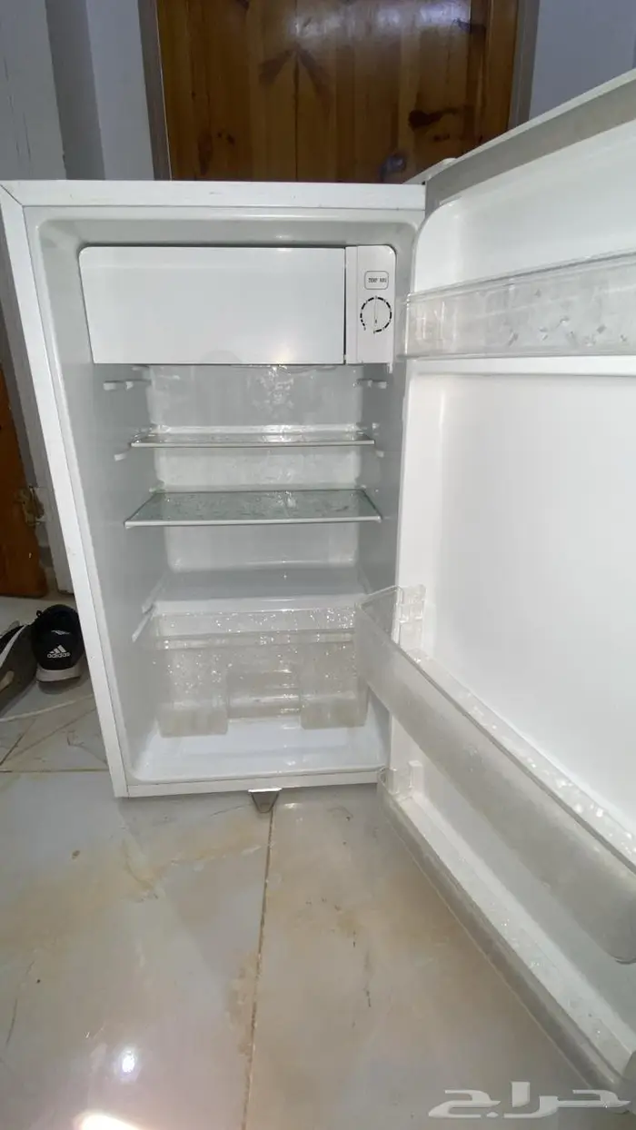 ثلاجة صغيرة للبيع وأغراض أخرى 1