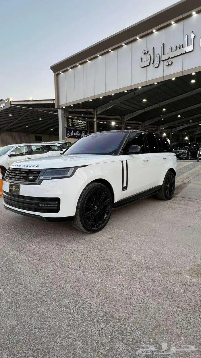 لاند روفر موديل 2022 - معرض خلف للسيارات 2