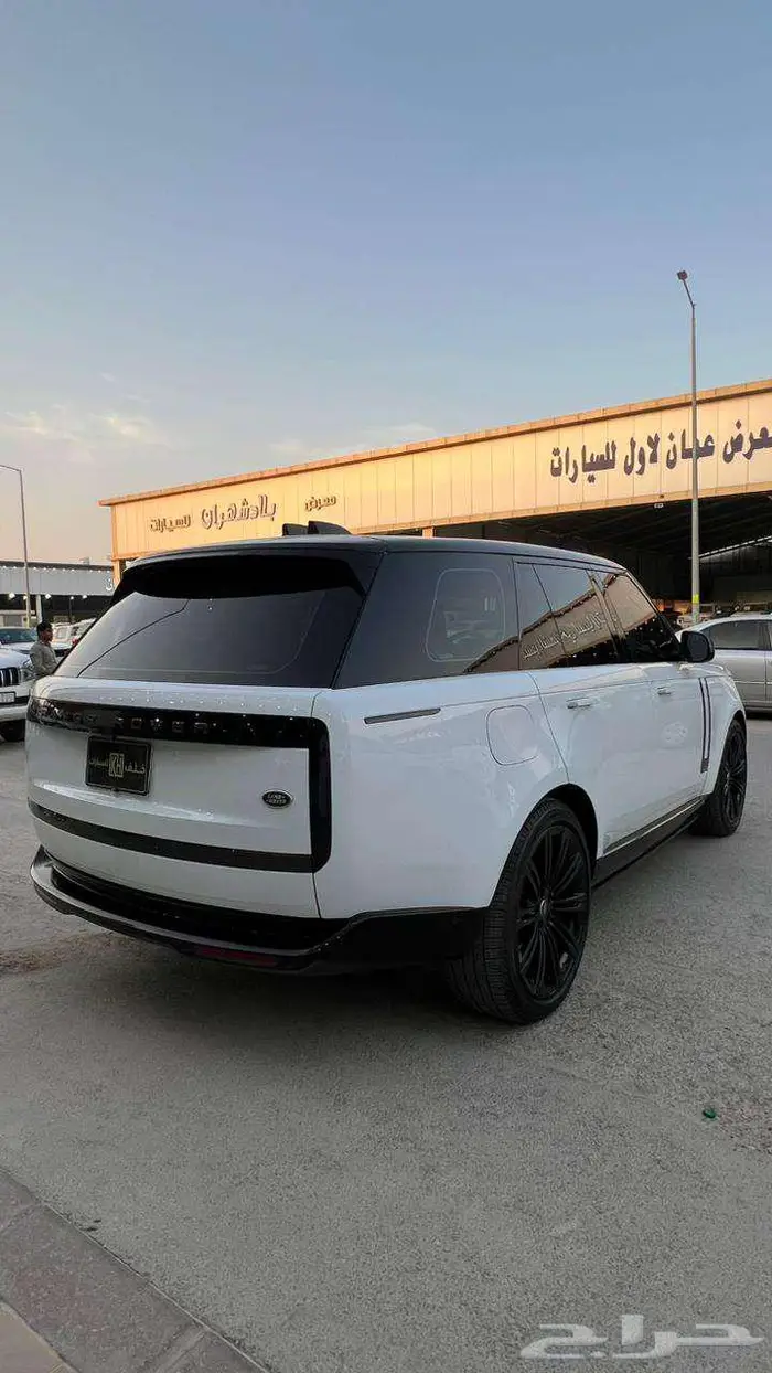 لاند روفر موديل 2022 - معرض خلف للسيارات 18