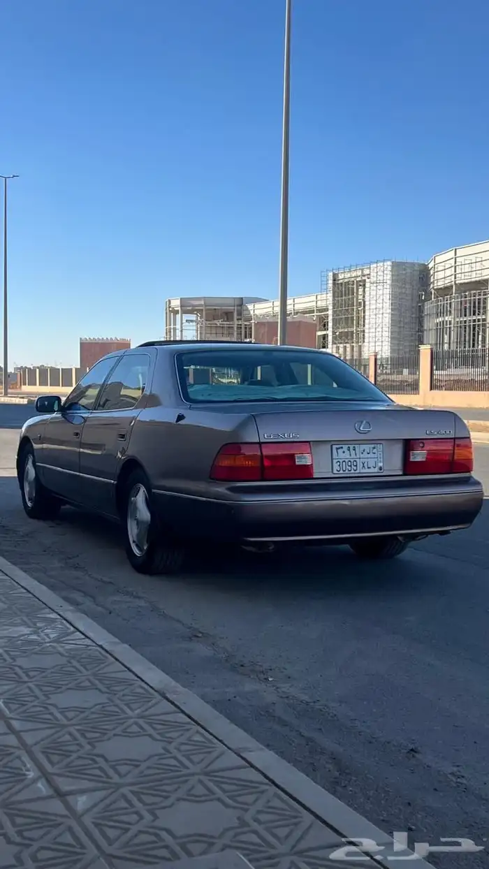 لكزس 2000 ال اس 5