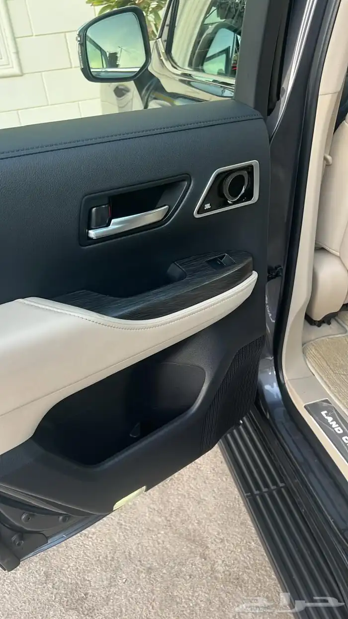 لاندكروزر VXR 2023 وكالة 12