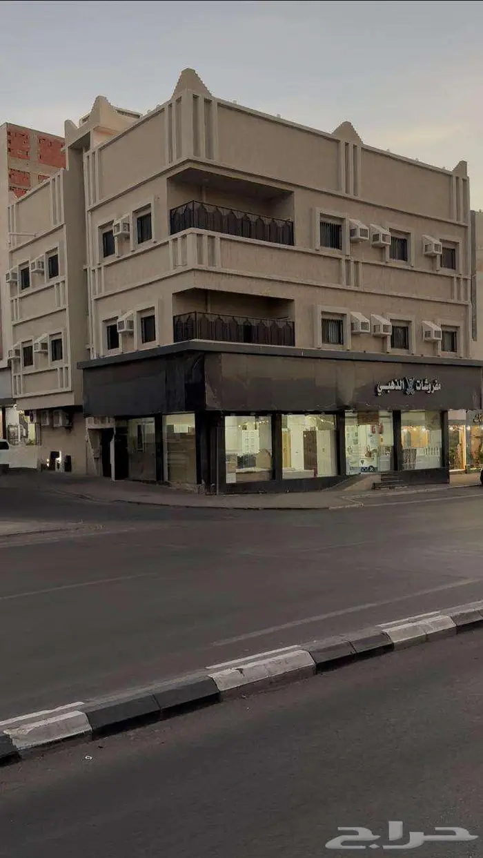 عمارة تجارية للبيع على واجهتين بموقع حيوي بالطائف 5