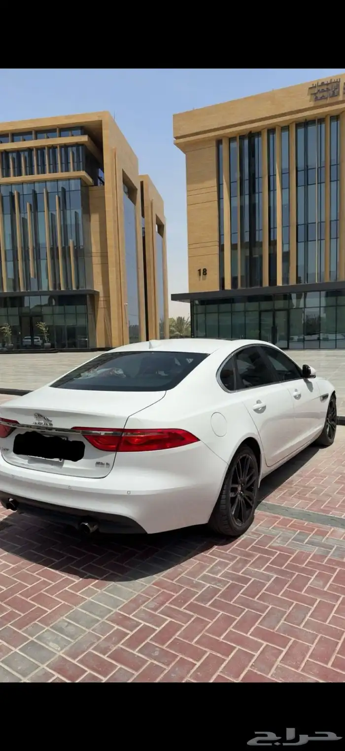 جاكوار XF 2018 17