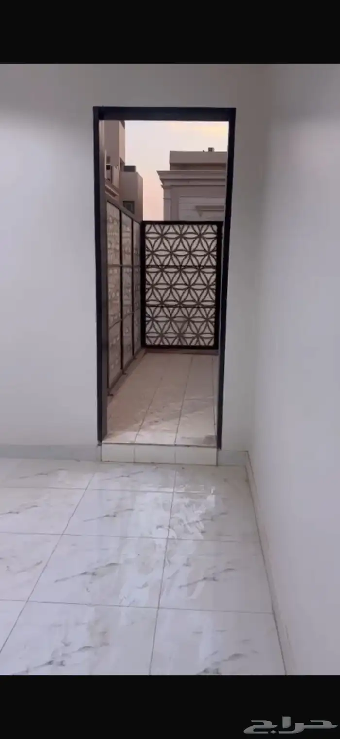 دور للإيجار حي العارض ( مطبخ راكب ومكيفات) 2