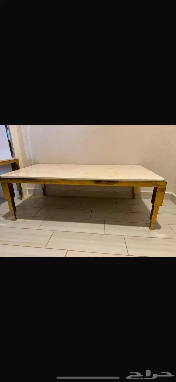 طاولات ذهبي بسطح رخام 3
