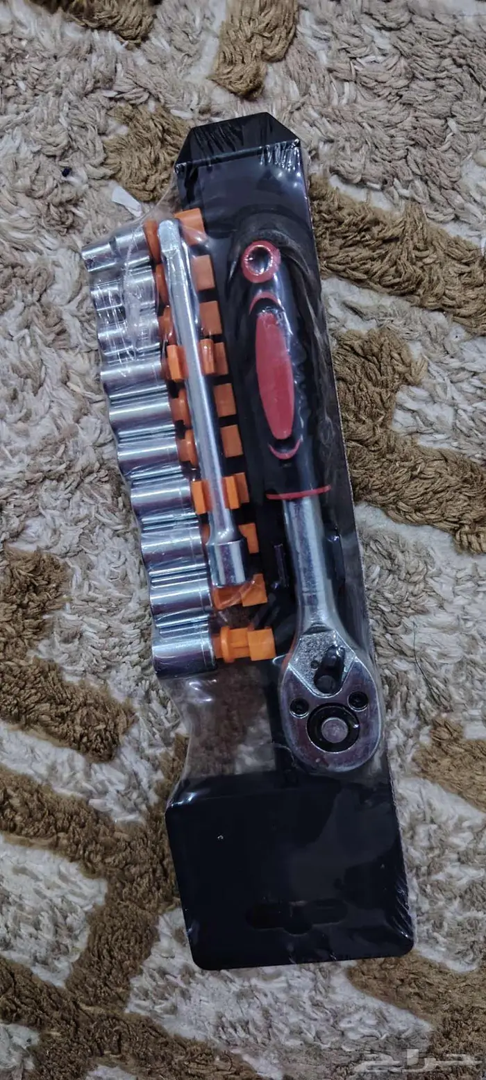 للبيع كراسي حديد نفر ومقابض أبواب وكوالين وشاحن كهربائي 7