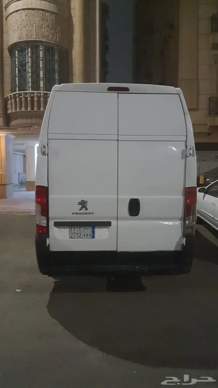 بيجو فان بضاعه الحجم الكبير 1