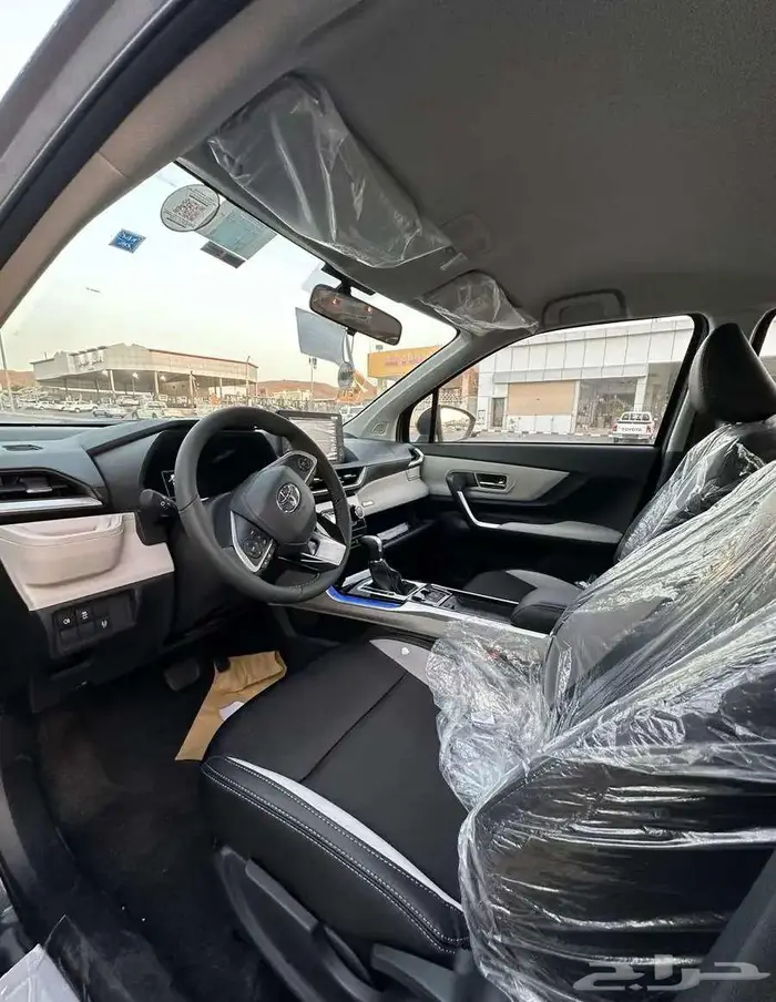 تويوتا فيلوز GLX بنزين 2025 9