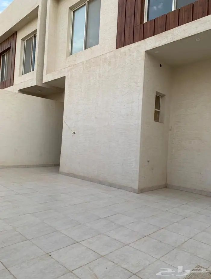 فيلا للايجار في حي عكاظ مخطط العجلان 4