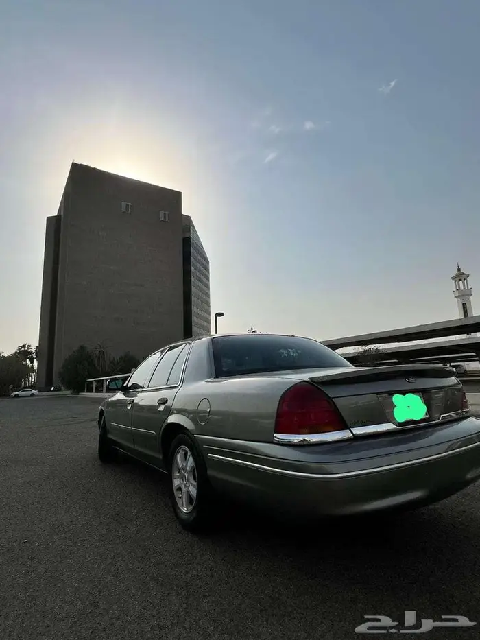 Ford Crown Victoria 6
