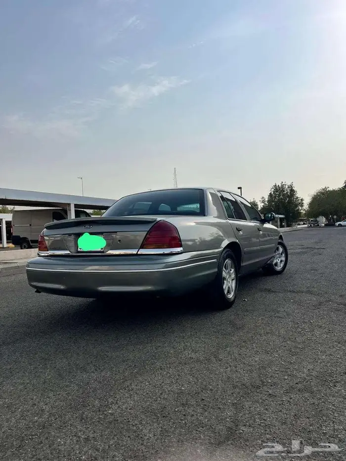 Ford Crown Victoria 2
