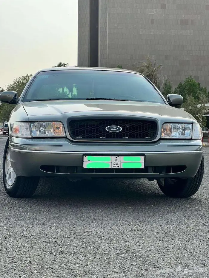 Ford Crown Victoria 5