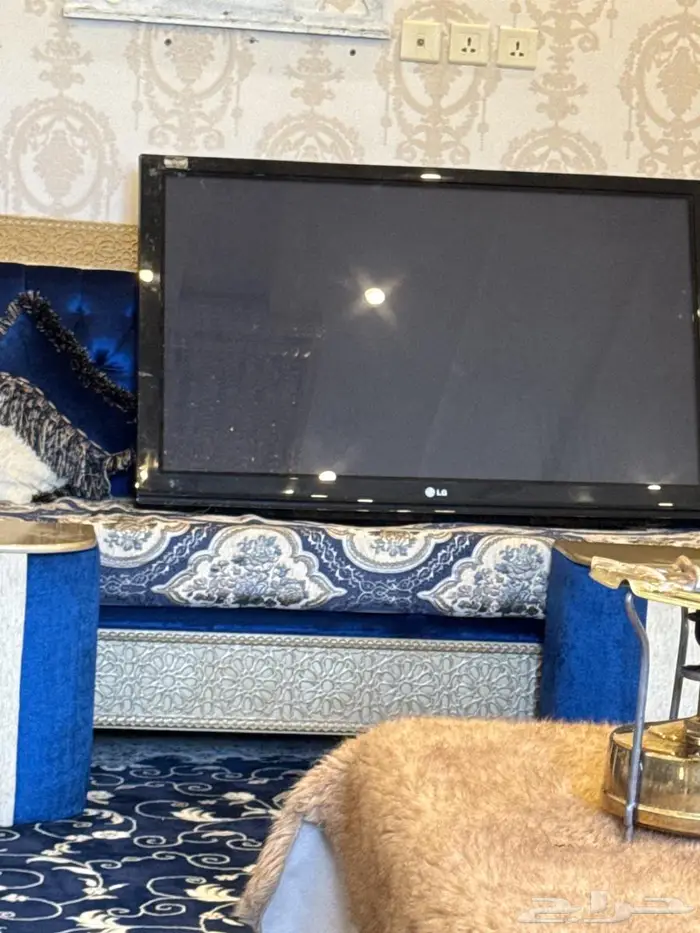 كنب للبيع مع زولية وشاشة 50 بوصه 0