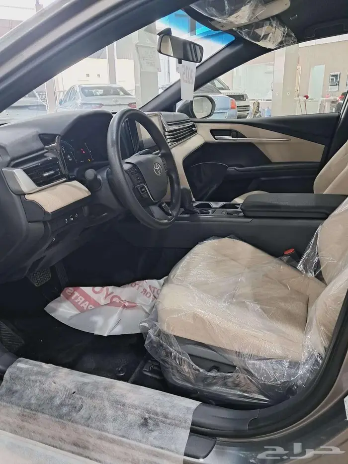 كامري E ستاندر ابيض سعودي بنزين 2025 9