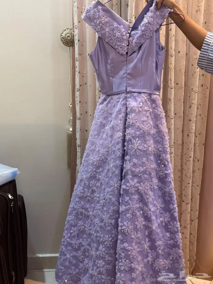 ملابس وسماعة 8