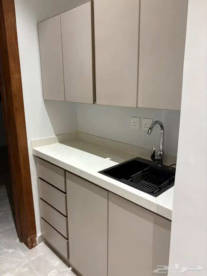 عمارة للايجار بالكامل في حي ظهرة لبن 8