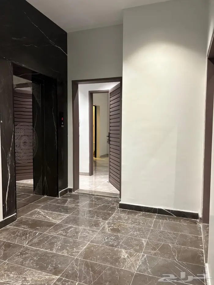 عمارة للايجار بالكامل في حي ظهرة لبن 14