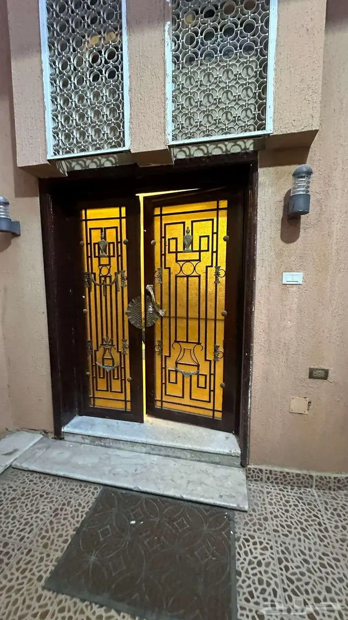 شقة للإيجار بحي الربوه مكونه من 4 غرف كود 102 2