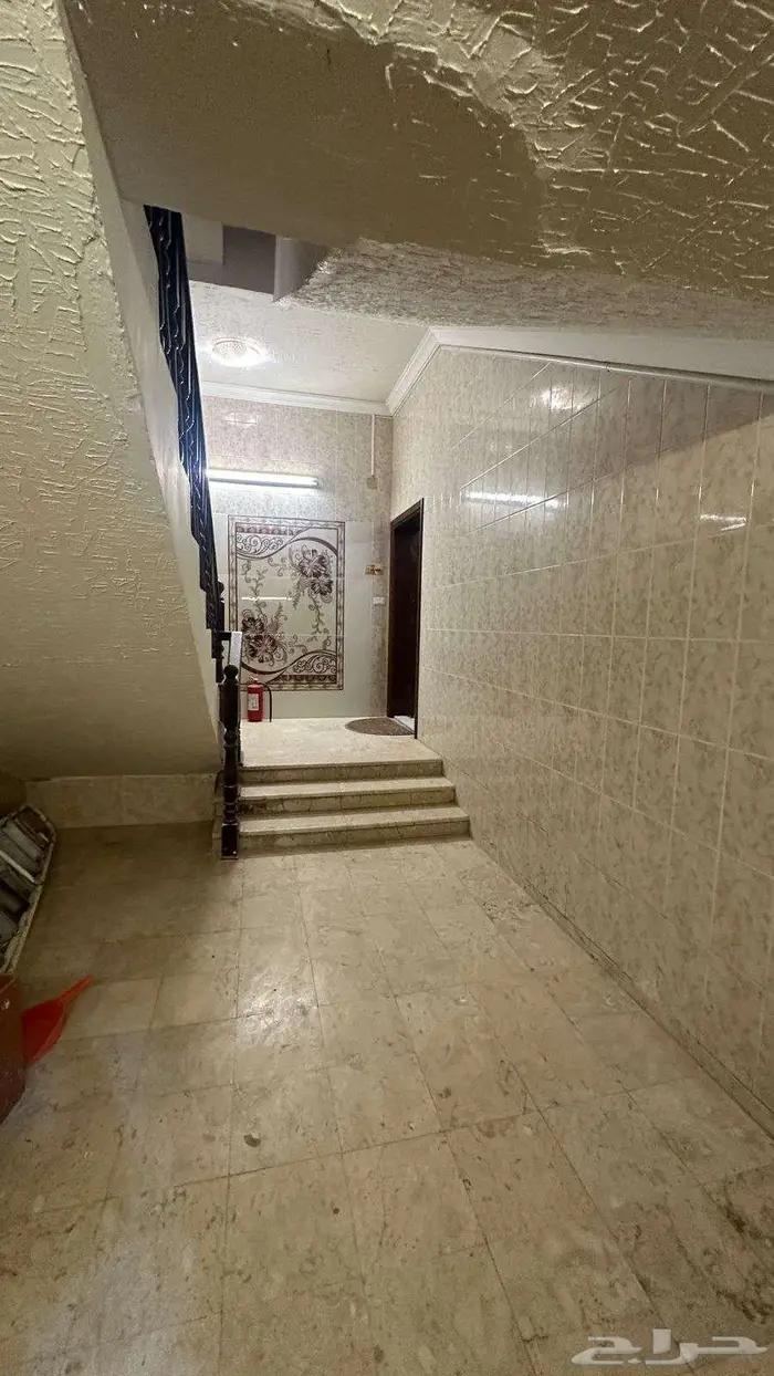 شقة للإيجار بحي الربوه مكونه من 4 غرف كود 102 3