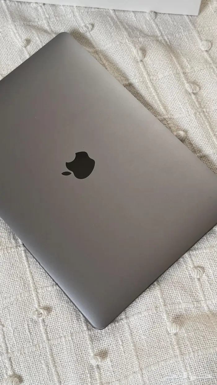 ماك بوك اير للبيع 1900 3