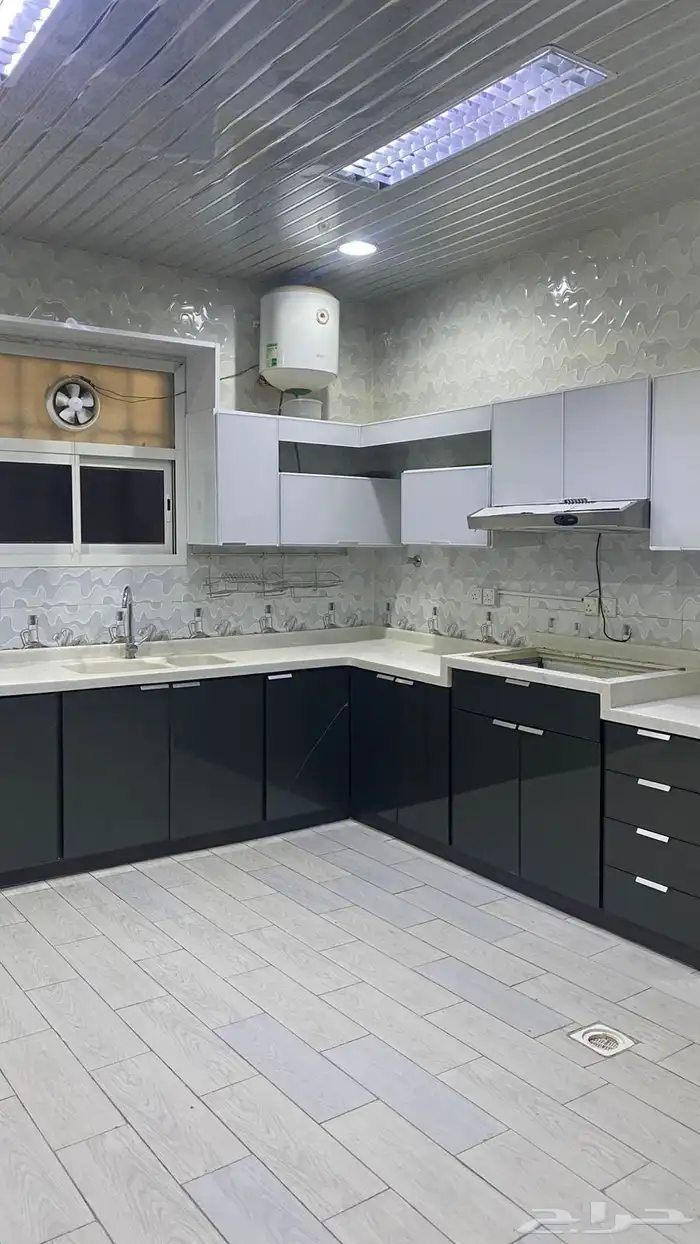 فله للإيجار بحي طويق 11