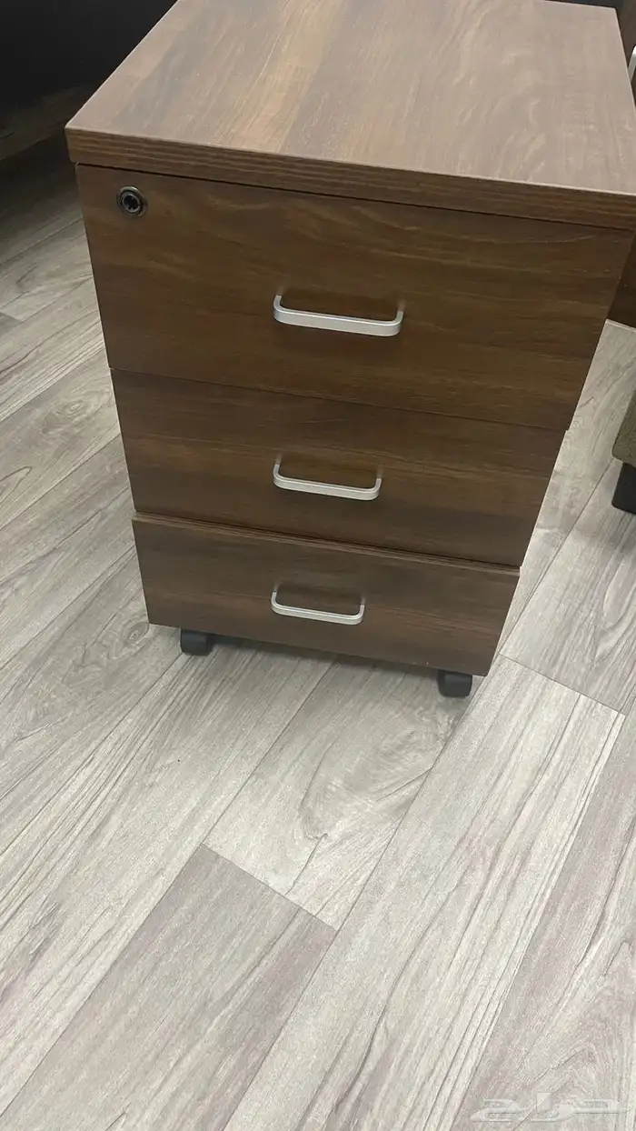 مكتب و كراسي مستعمل للبيع 0