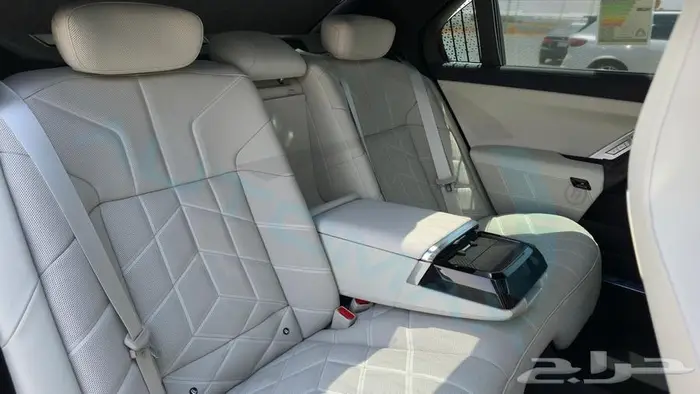 بي ام دبليو 735i M 2026 خليجي اصفار مع ضمان الوكيل 32