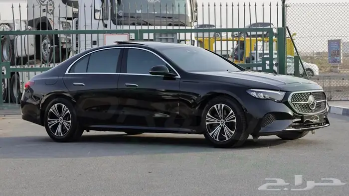 2025 MERCEDES-BENZ E 200 2.0L RWD اصفار مع ضمان 2