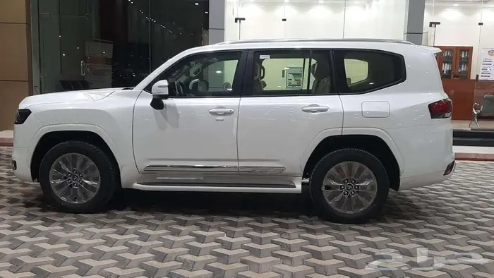 جي اكس ار L4 بنزين 2024 سعودي ابيض 12
