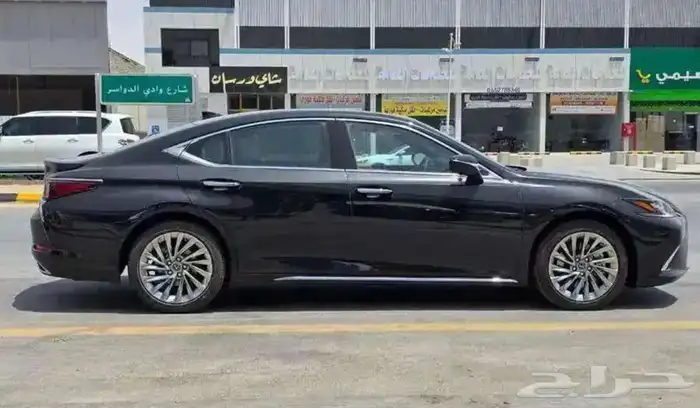 لكزس ES 350 DD 2025 جديدة للبيع قير اوتماتيك بنزين 4