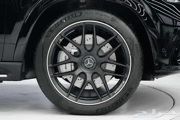 مرسيدس GLE 53 Coupe موديل 2025 أصفار خليجي أسود أحمر 17