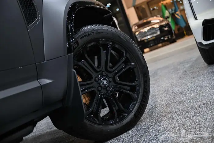 شركة البريمي لسيارات Defender Octa Edition One 15