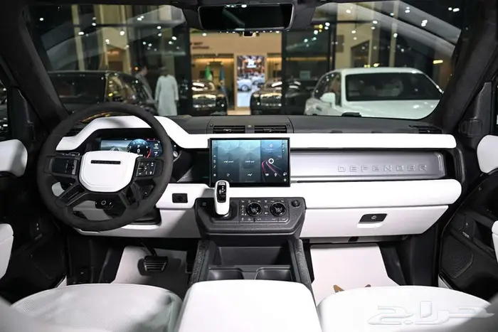 شركة البريمي لسيارات Defender Octa Edition One 12