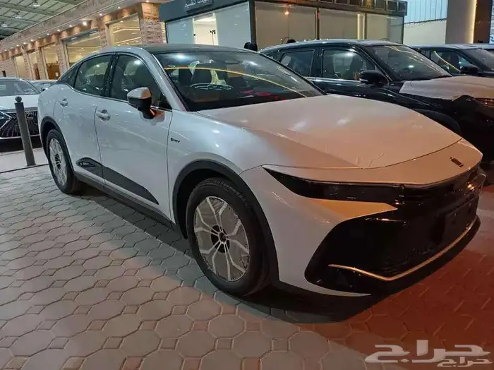 كراون برستيج ابيض هايبرد 2026 اقل سعر كاش واقساط 0