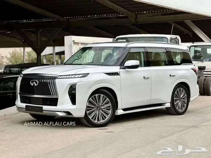 انفنتي QX 80 سنسوري نص فل ابيض واسود 49