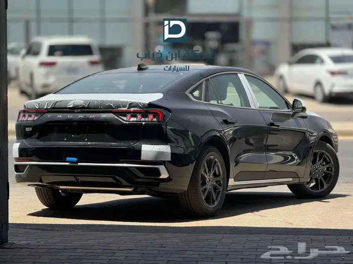 فورد تورس امبيانتي 2025 لدى شركة ابن ذياب للسيارات 3