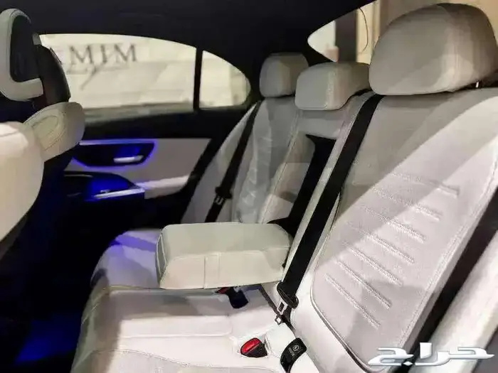 مرسيدس بنز الموديل 2022 - C300 4Matic 19