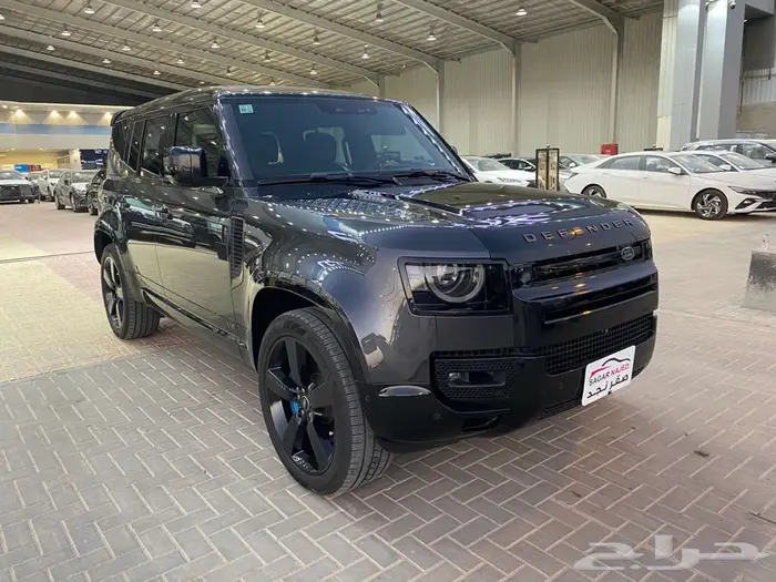 لاندروفر ديفندر 110 V8 موديل 2022م مستخدم 1
