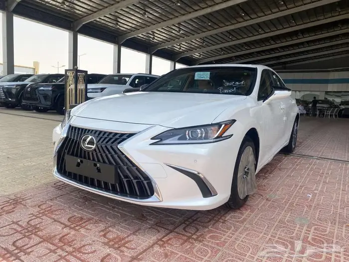 لكزس ES300h AH 2025 سعودي اسود - -ابيض 9