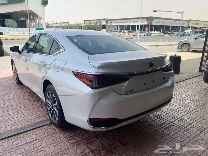 لكزس ES300h AH 2025 سعودي اسود - -ابيض 13