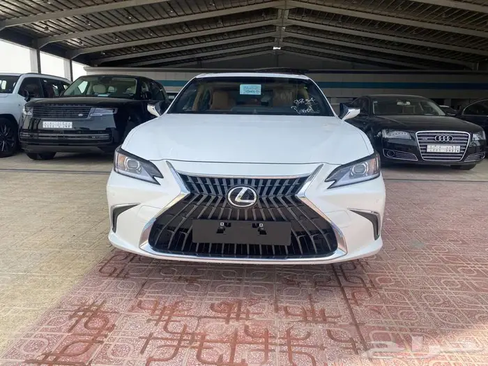 لكزس ES300h AH 2025 سعودي اسود - -ابيض 8