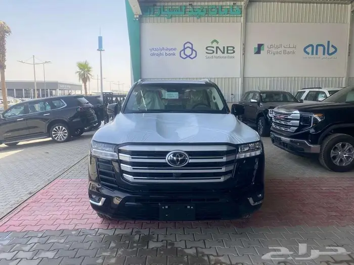 تويوتا لاند كروزر GXR L4 بنزين اسود موديل 2025 سعودي 0