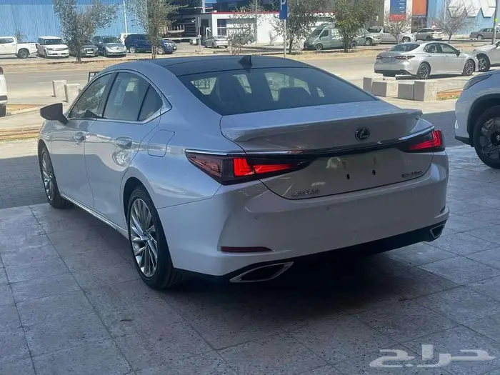 لكزس ES 350 CC موديل 2025 سعودي كاش او تأجير 3