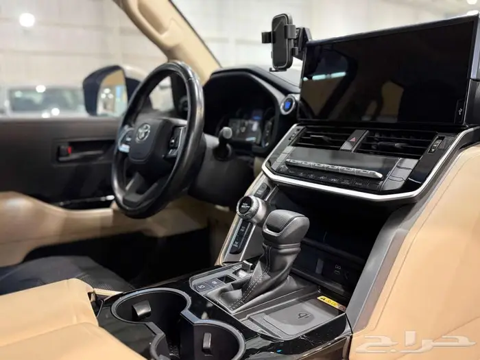 لاندكروزر GXR 3 بنزين 2023 نظيف مضمون وممشى قليل 8