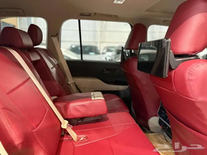 لاندكروزر GXR 3 بنزين 2023 نظيف مضمون وممشى قليل 11