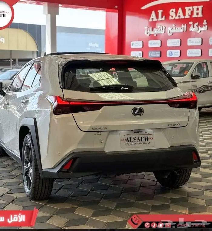لكزس UX 300 AH موديل 2024 4