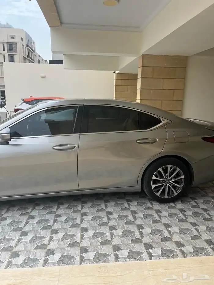 لكزس Es300h -2023 مالك اول 3