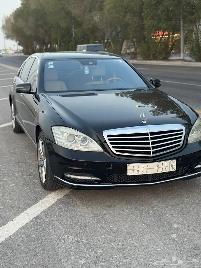 للبيع مرسدس 2010 اللون اسود 0