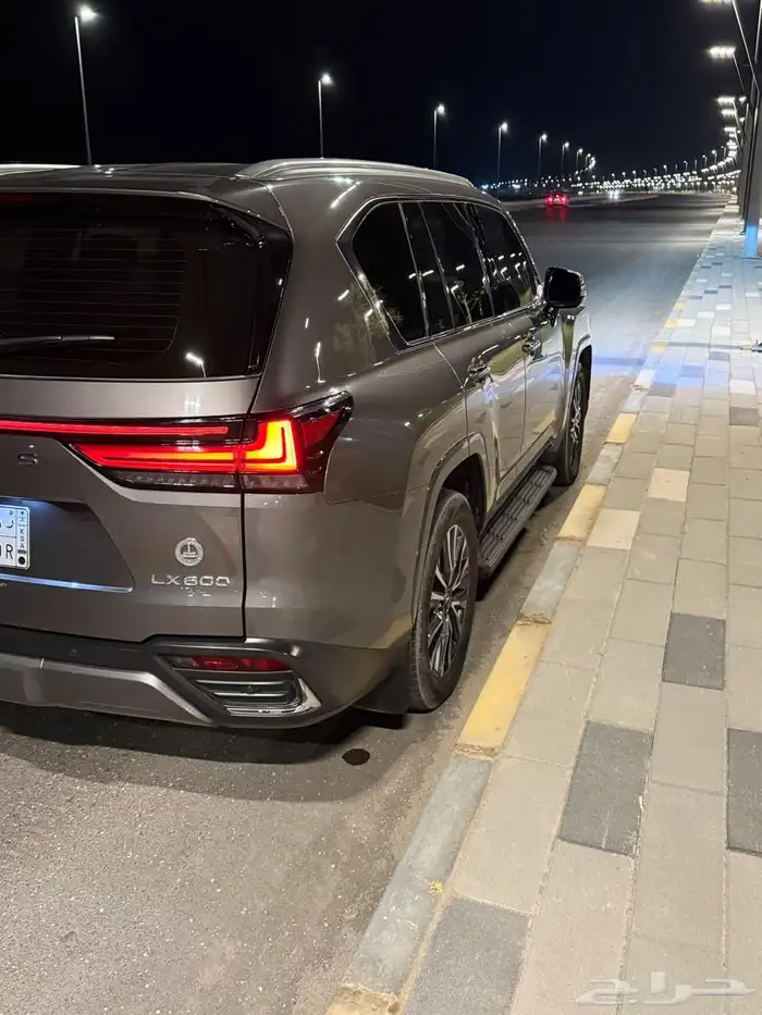 لكزس LX600 فل كامل 2023 ممشى 48 الف 0