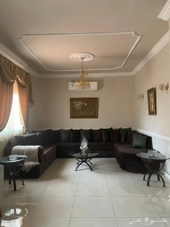 عمارة للبيع فيلا وثلاث شقق حي البساتين 15